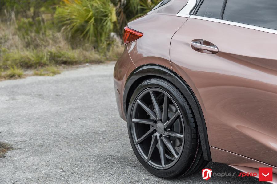 Детали экстерьера Infiniti QX30S 2.0t AWD on Vossen Wheels (CVT) 2017 года  (фото 13 из 24)